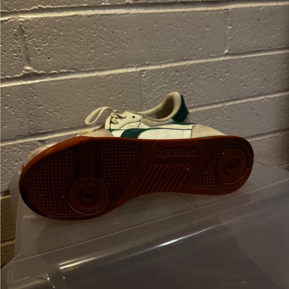 Reebok Women’s White and Green Classic Low-Top Sneakers with Gum Outsole - Picture 2 of 4